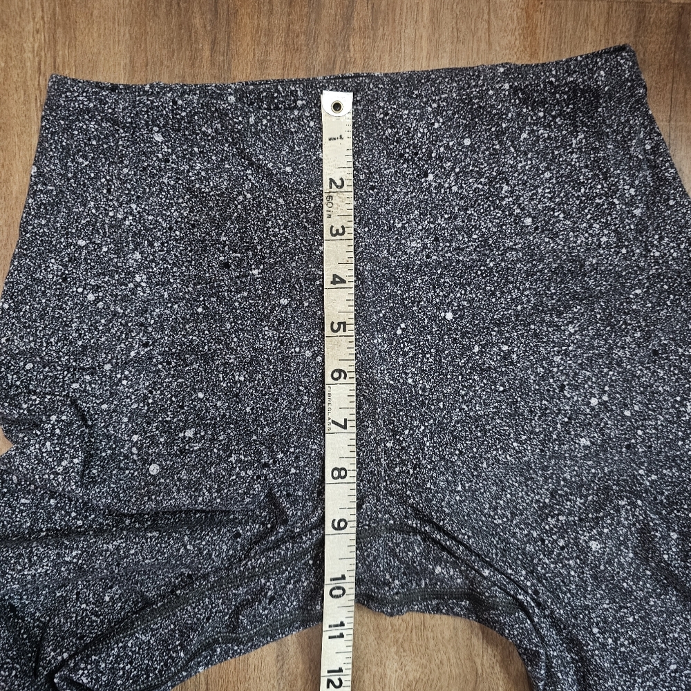 Lululemon Patterned Capri Lot - Picture 8 of 8